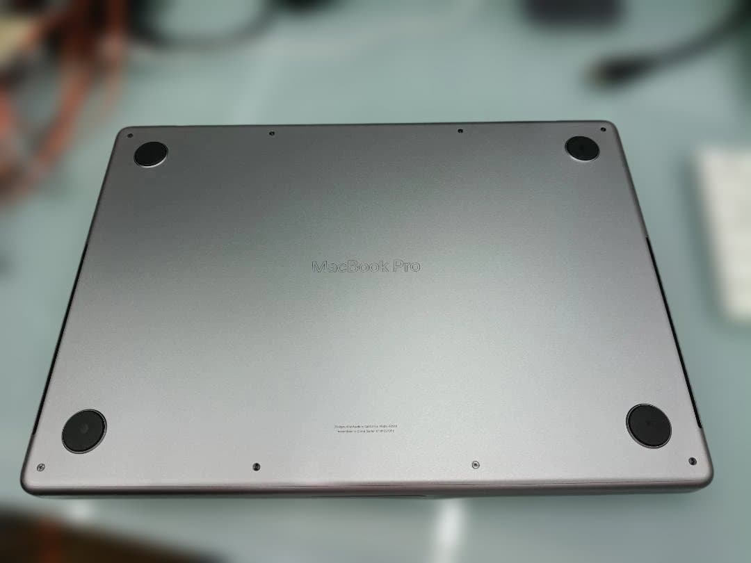 【美品】MacBook Pro M3シルバー 本体