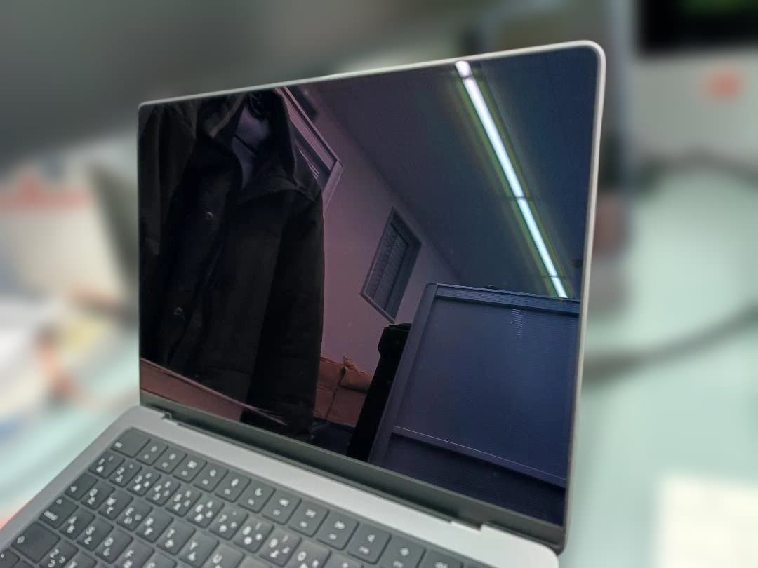 【美品】MacBook Pro M3シルバー 本体