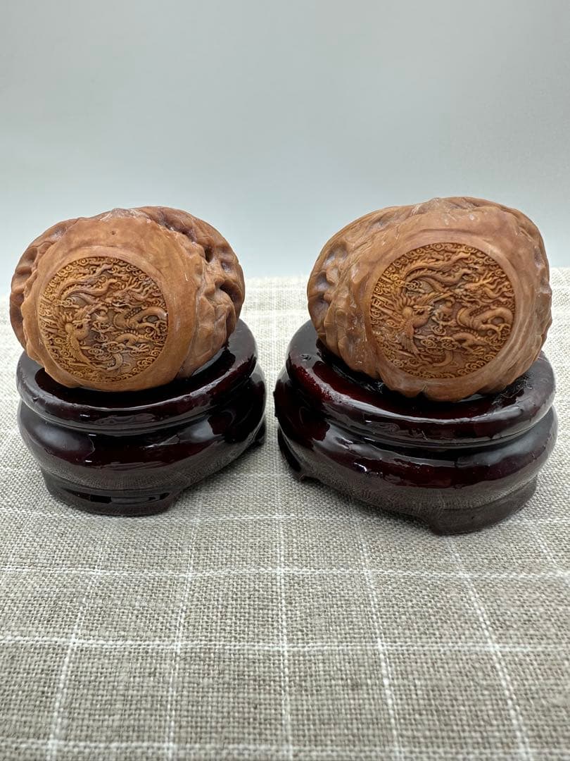 ☆天然☆ 伝統的な文玩核桃（ぶんがんくるみ）の逸品、南疆雕刻の手球ペア 45mm