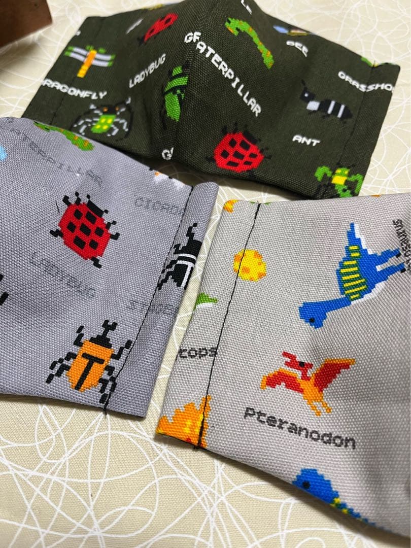 ハンドメイドインナーマスク子供用3枚マイクラ風 昆虫VS恐竜