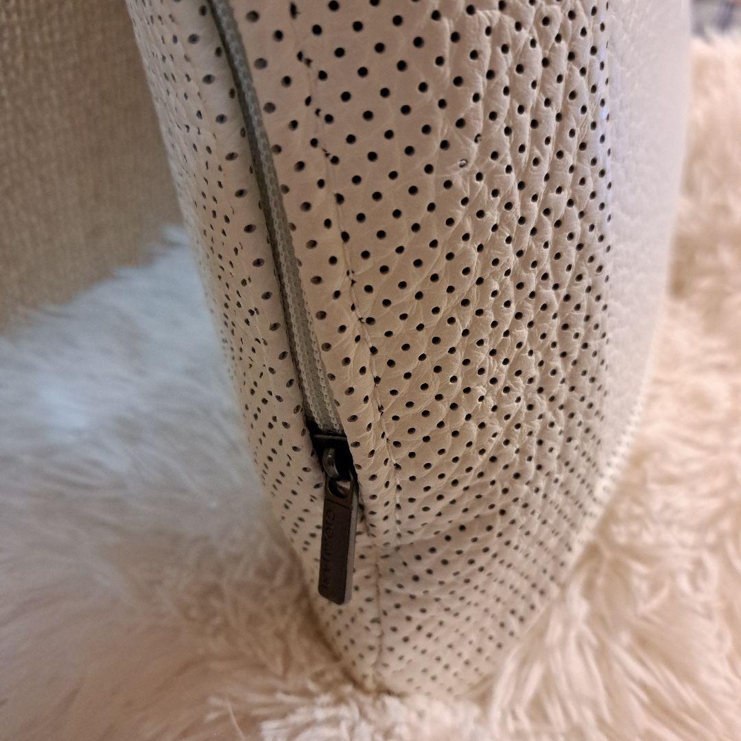 KELVIN GIORMANI 　ケルビンジョルマーニ　　レザークッション　白