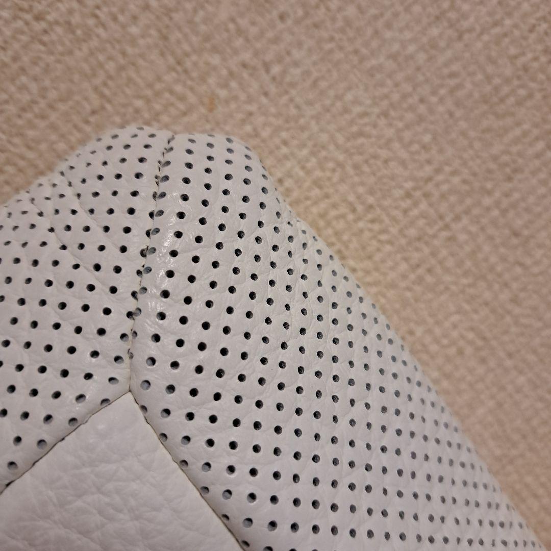 KELVIN GIORMANI 　ケルビンジョルマーニ　　レザークッション　白