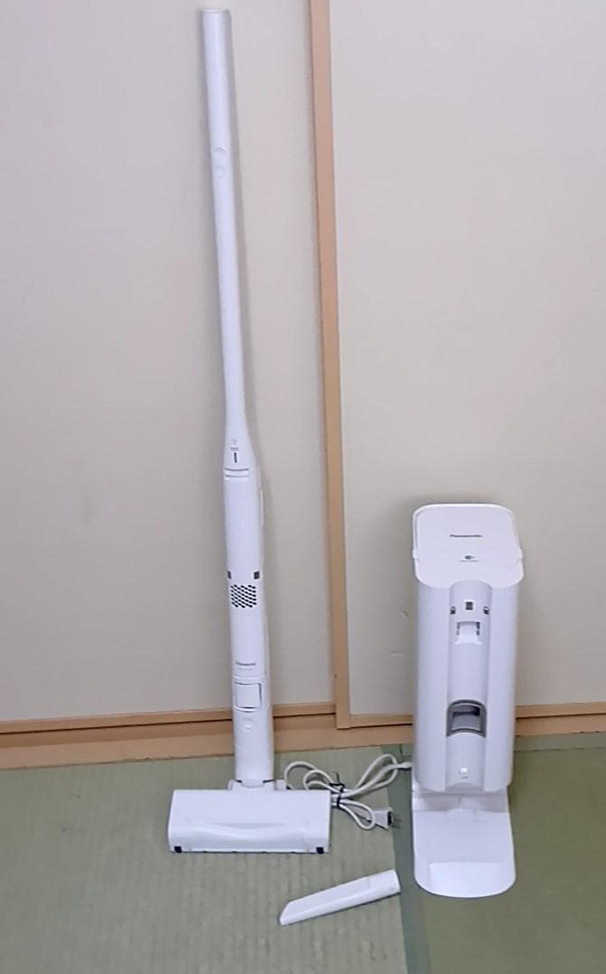Panasonic コードレス 掃除機 MC-NS100K 23年製