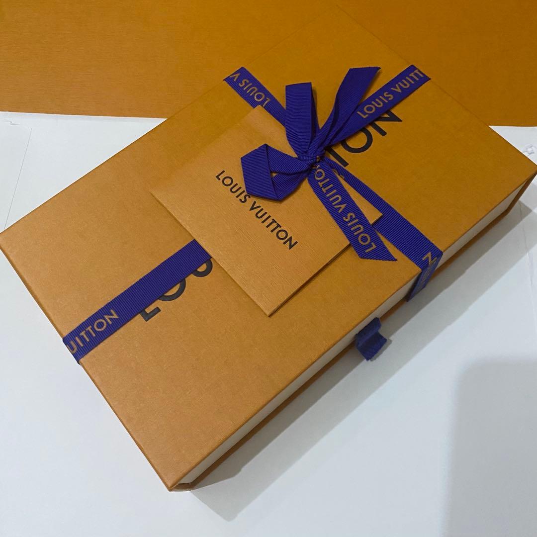 LOUIS VUITTONルイヴィトンiPhoneケース　スマホ　バンパー　赤