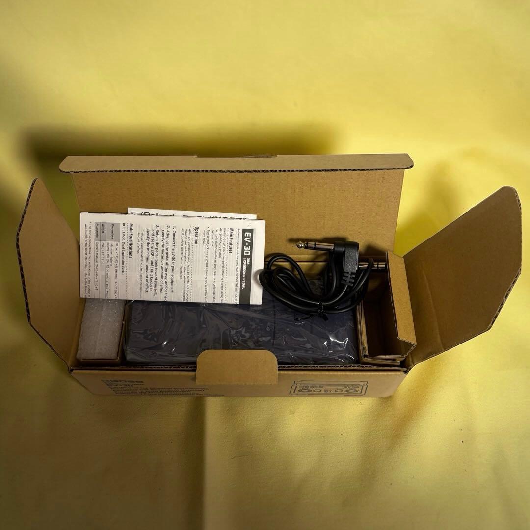 【新品同様美品】BOSS EV-30 純正TRSケーブル付