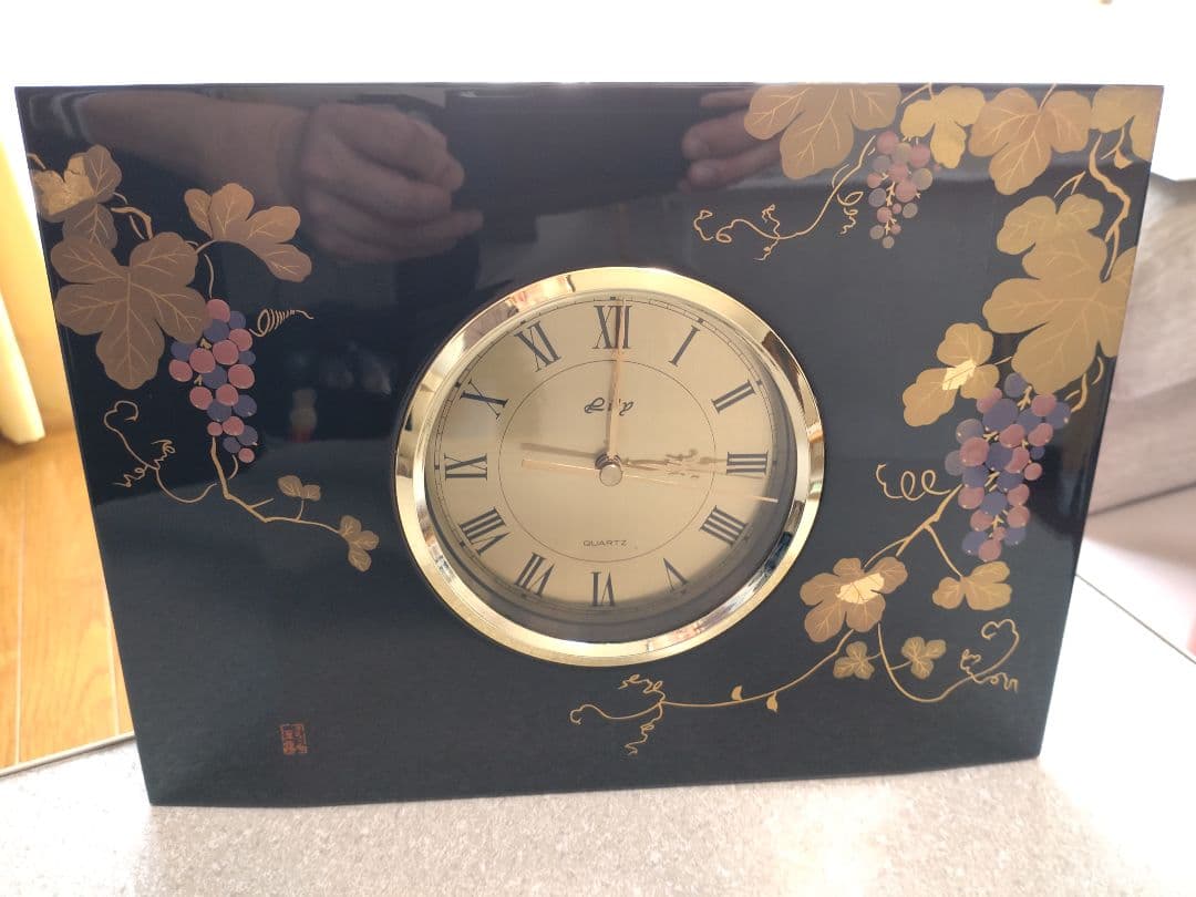 置き時計「会津塗　葡萄蒔絵(箔ちらし)」