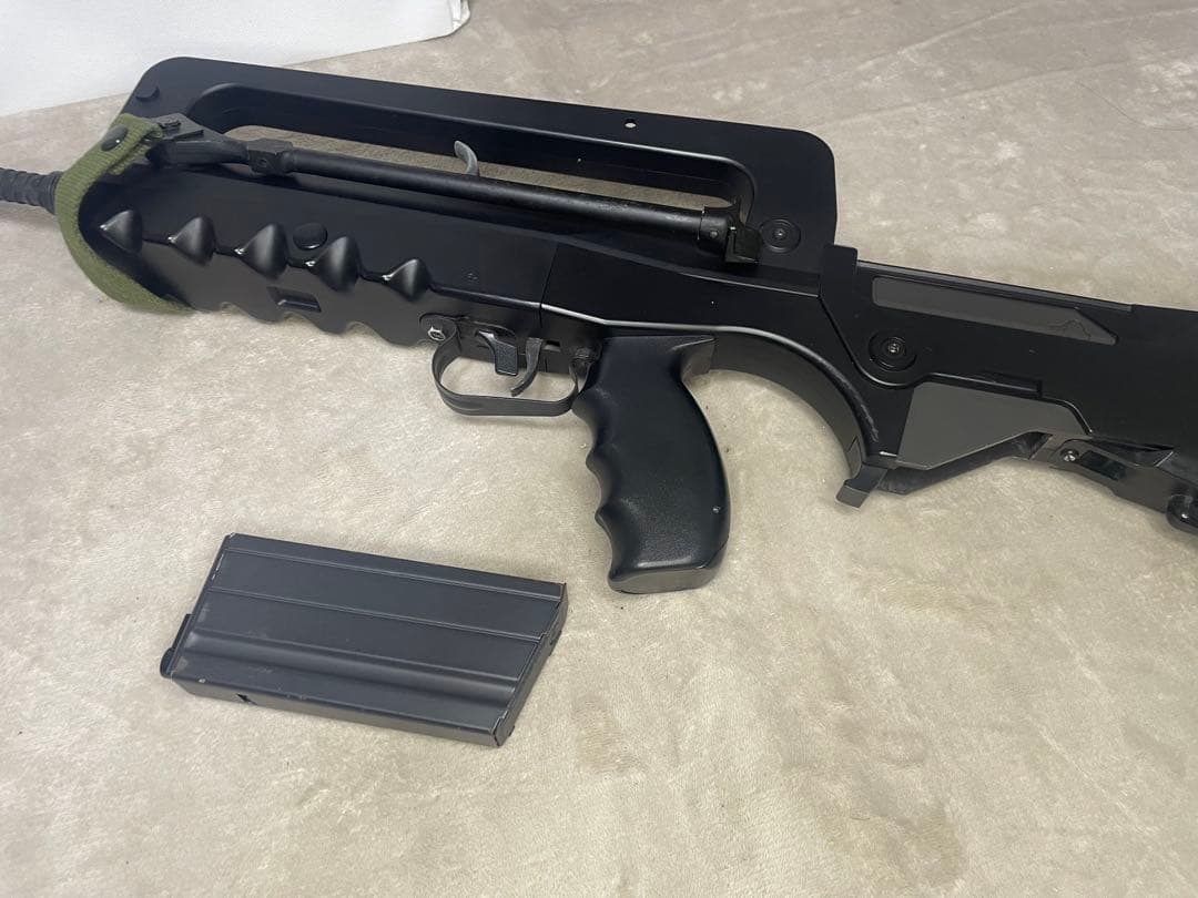動作未確認　東京マルイ製　スタンダード電動ガン　FAMAS　箱付き