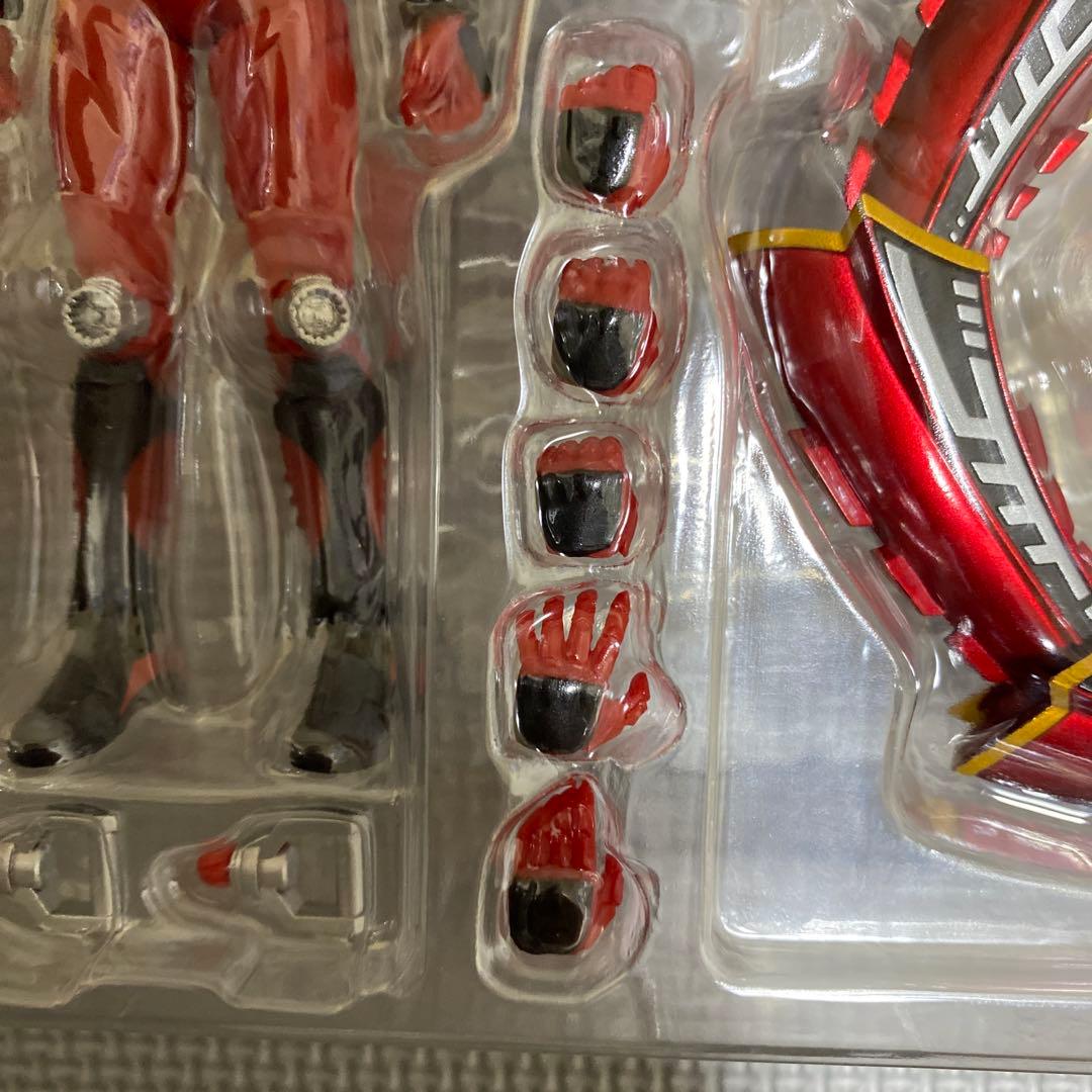【中身未使用】s.h.figuarts 仮面ライダー龍騎　バンダイ　フィギュア