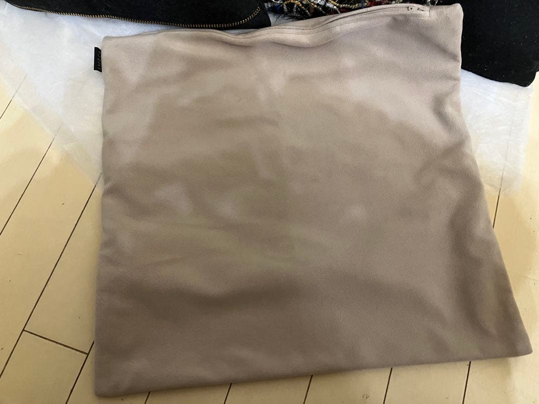 ニーディック　クッション3つセット　カバー　リビングハウス