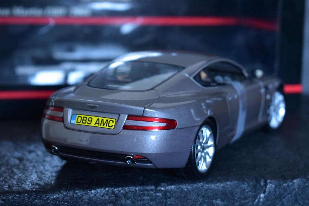 1/18 ミニチャンプス アストンマーチン DB9 V12 ミニカー