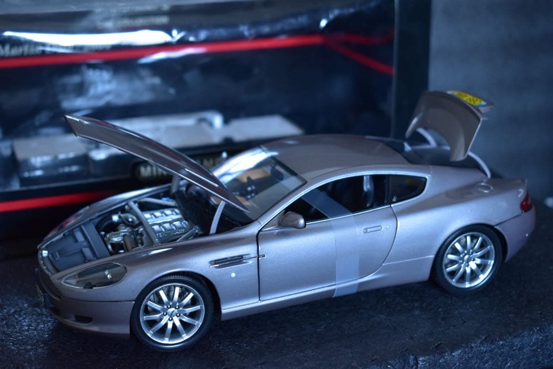 1/18 ミニチャンプス アストンマーチン DB9 V12 ミニカー