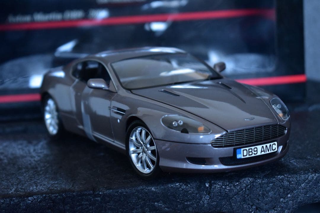 1/18 ミニチャンプス アストンマーチン DB9 V12 ミニカー