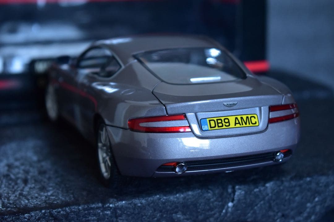 1/18 ミニチャンプス アストンマーチン DB9 V12 ミニカー