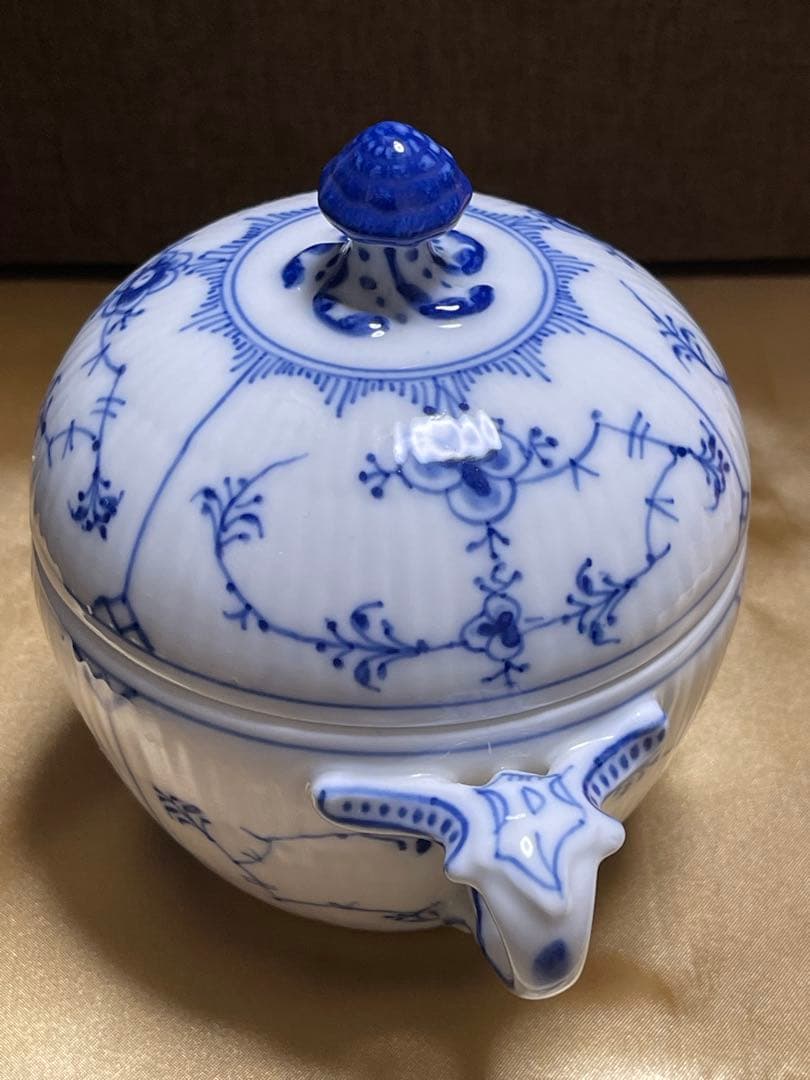 【新品未使用】ロイヤルコペンハーゲンブルーフルーテッドプレインシュガーポット蓋付