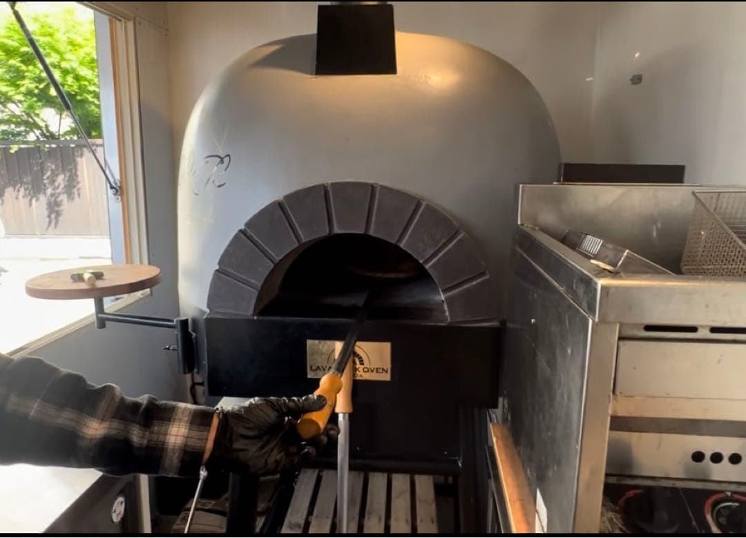 業務用本格ピザ釜(lava rock oven)