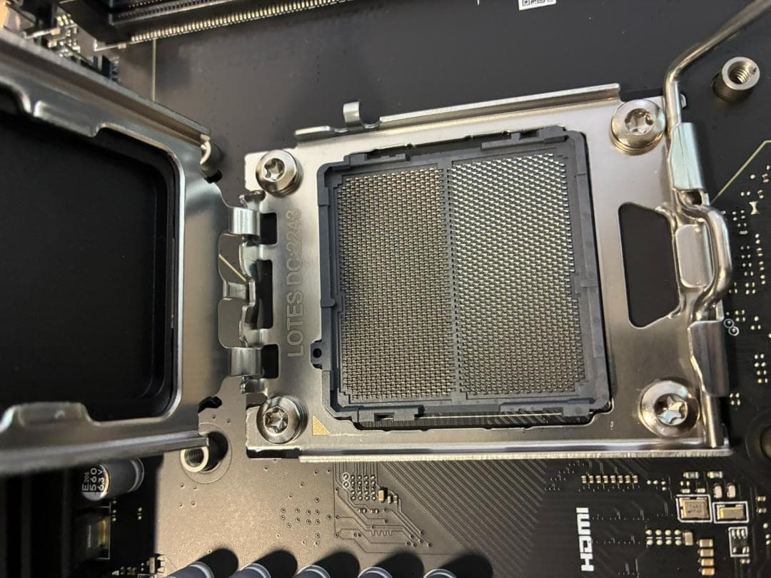 【未使用】MSI MAG B650 TOMAHAWK WIFI マザーボード