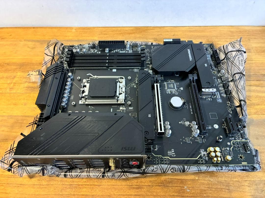 【未使用】MSI MAG B650 TOMAHAWK WIFI マザーボード