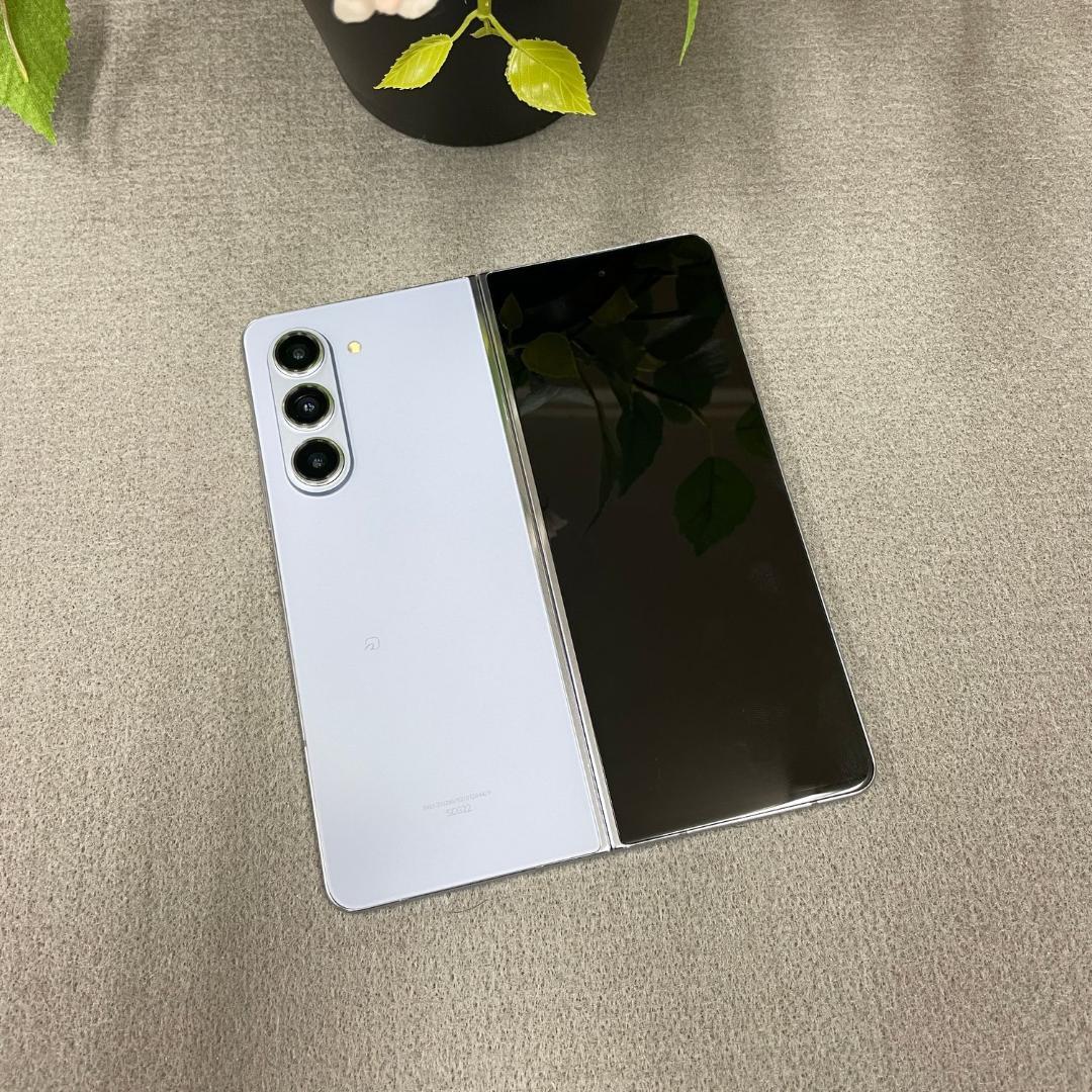 新品同様 Galaxy Z Fold5 256GB 国内版SIMフリー