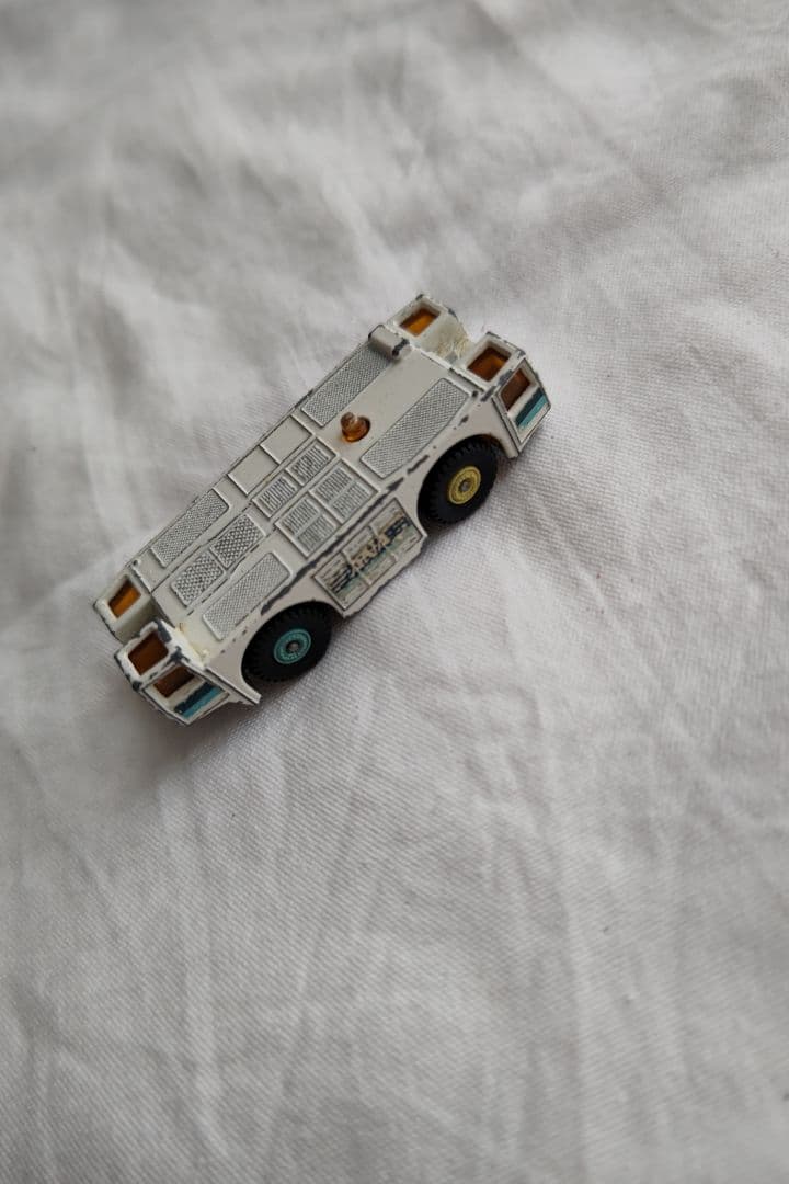 ANAトミカ ホワイト