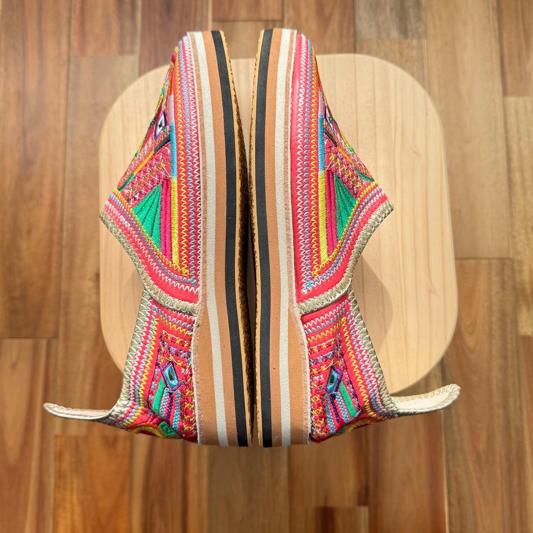 【バブーシュ】【美品】エスニック 刺繍 フラットシューズ カラフル