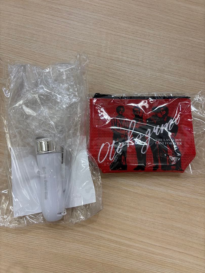 ロックオンソーシャルクラブ　グッズ　ペンライトとポーチ