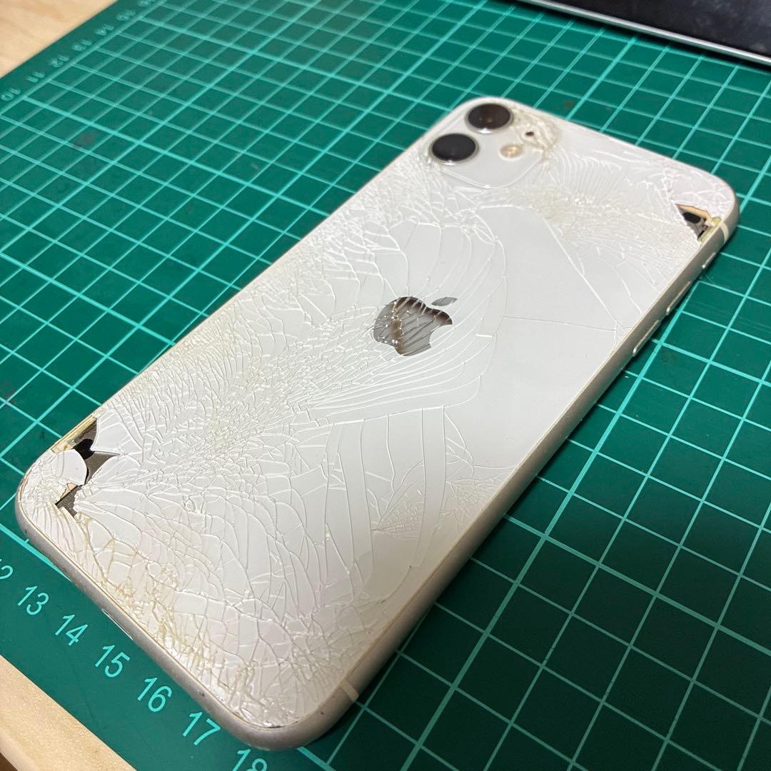 iPhone11 128GB ジャンク 本体　背面損傷