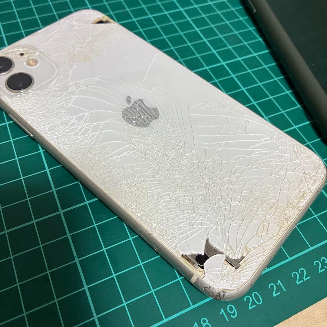 iPhone11 128GB ジャンク 本体　背面損傷