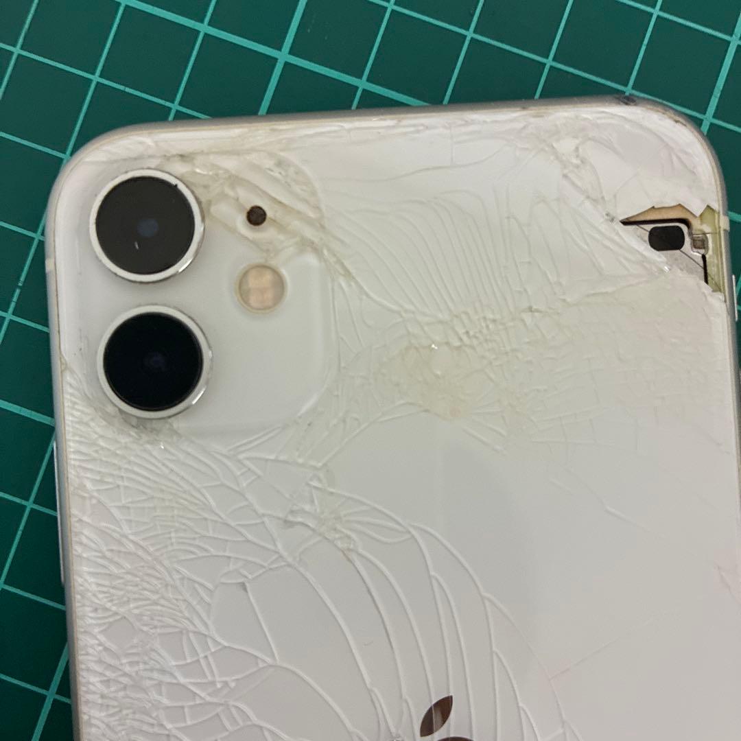 iPhone11 128GB ジャンク 本体　背面損傷
