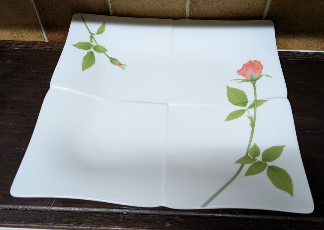 新品未使用　 香蘭社　薔薇柄プレート　2枚セット