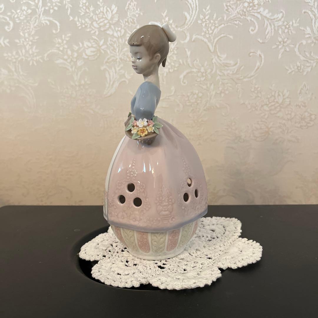 リヤドロ 少女と花籠　アロマポット　キャンドルライト
