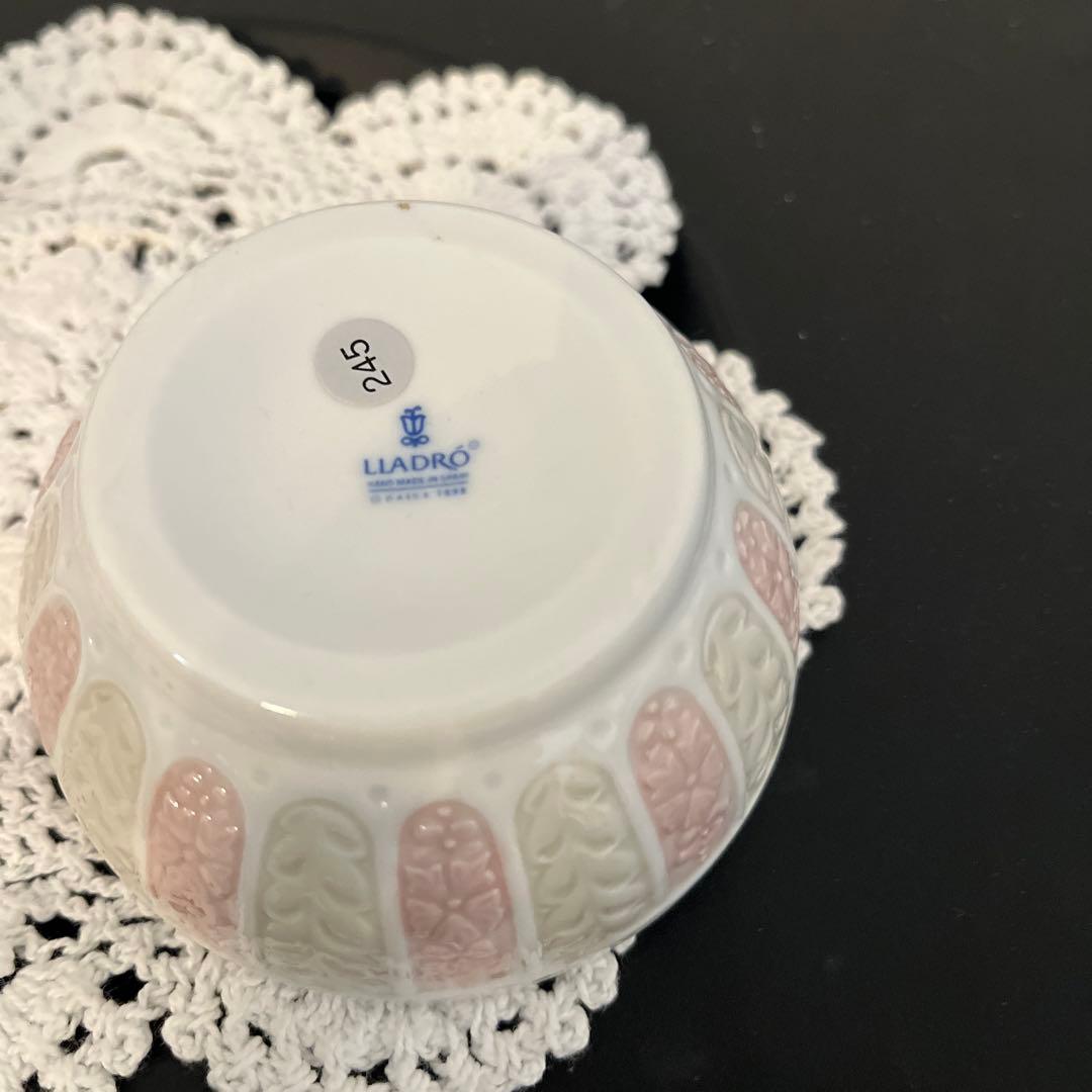 リヤドロ 少女と花籠　アロマポット　キャンドルライト