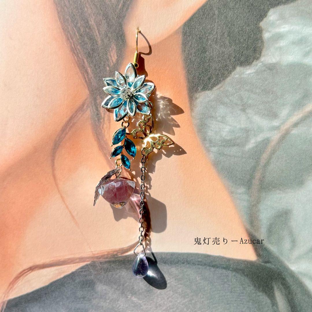 揺れる蓮と紫陽花のアシンメトリーピアス ─ カラーチェンジ鬼灯と雫 ─ 和装