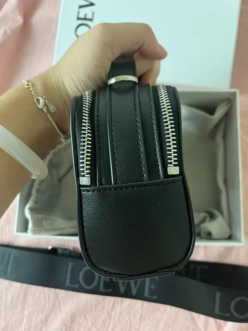 LOEWE ブラック ショルダーバッグ---