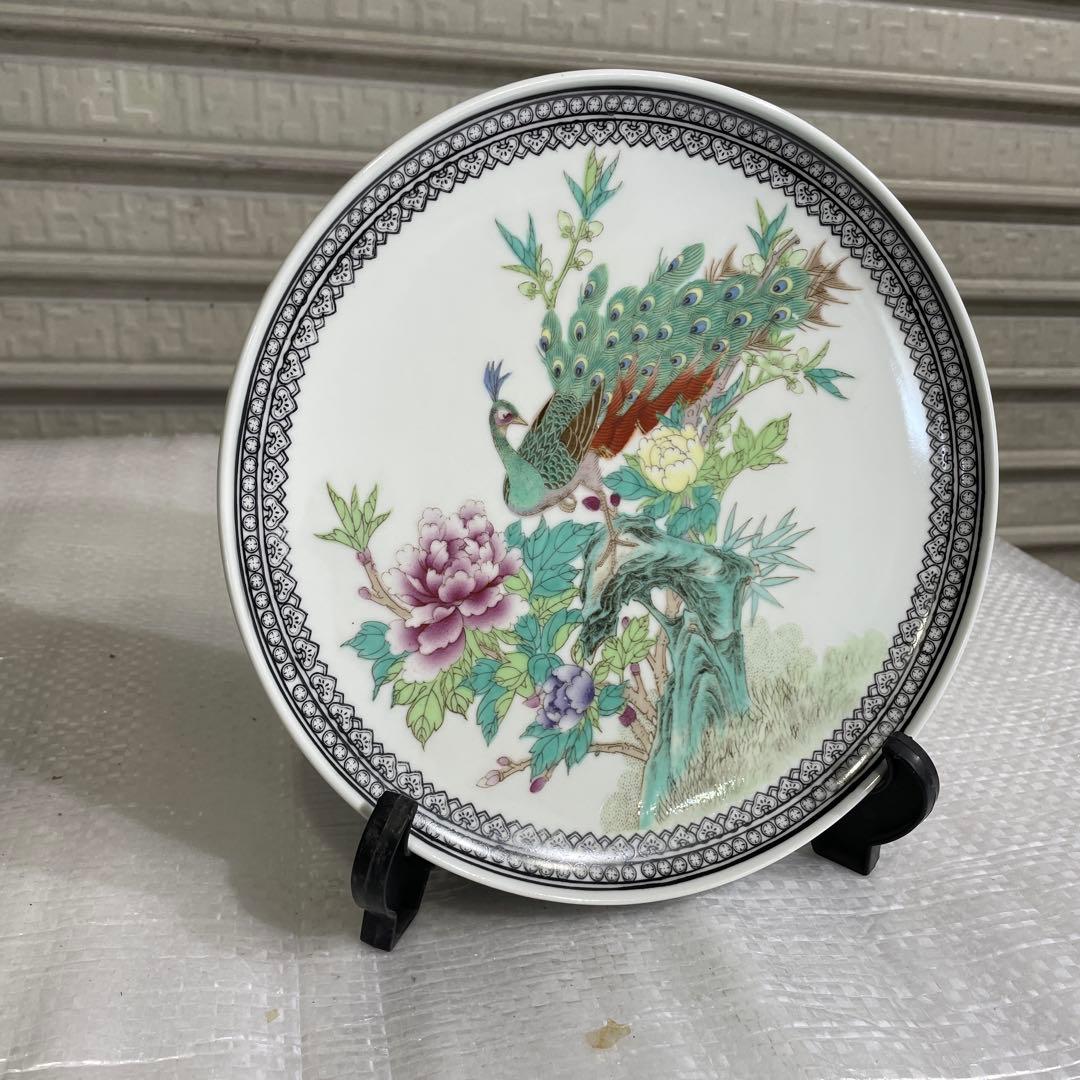 孔雀デザインの陶磁器皿