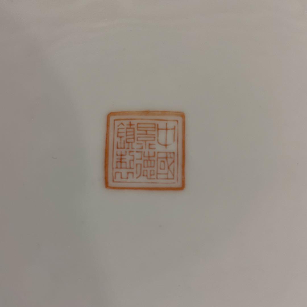 孔雀デザインの陶磁器皿