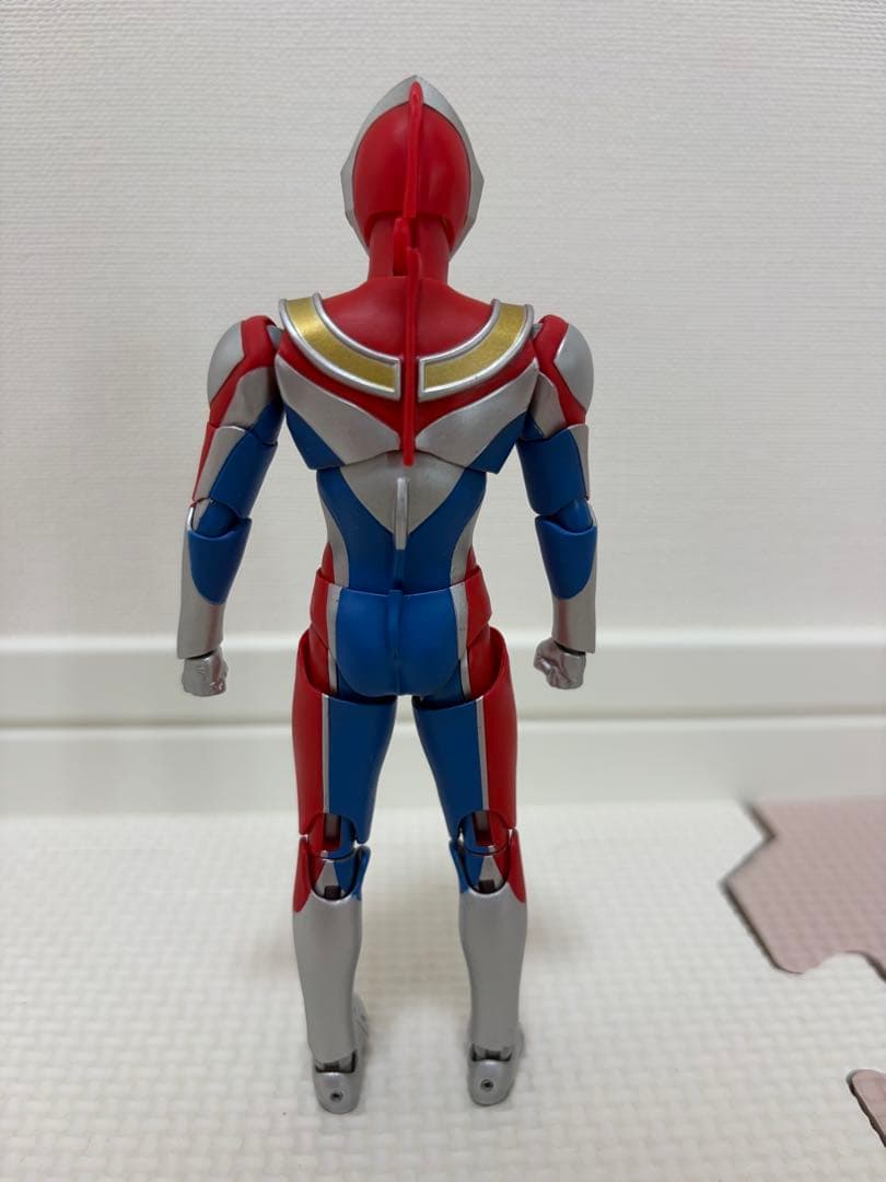 S.H.Figuarts 真骨彫製法　ウルトラマンダイナ
