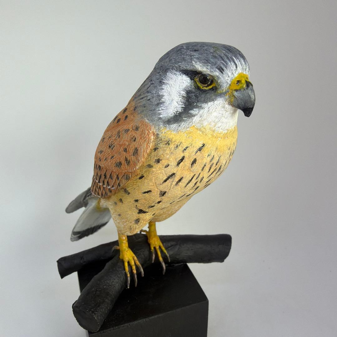 精密バードカービング　野鳥「チョウゲンボウ」　　木彫　ハンドメイド　彫刻　一点物