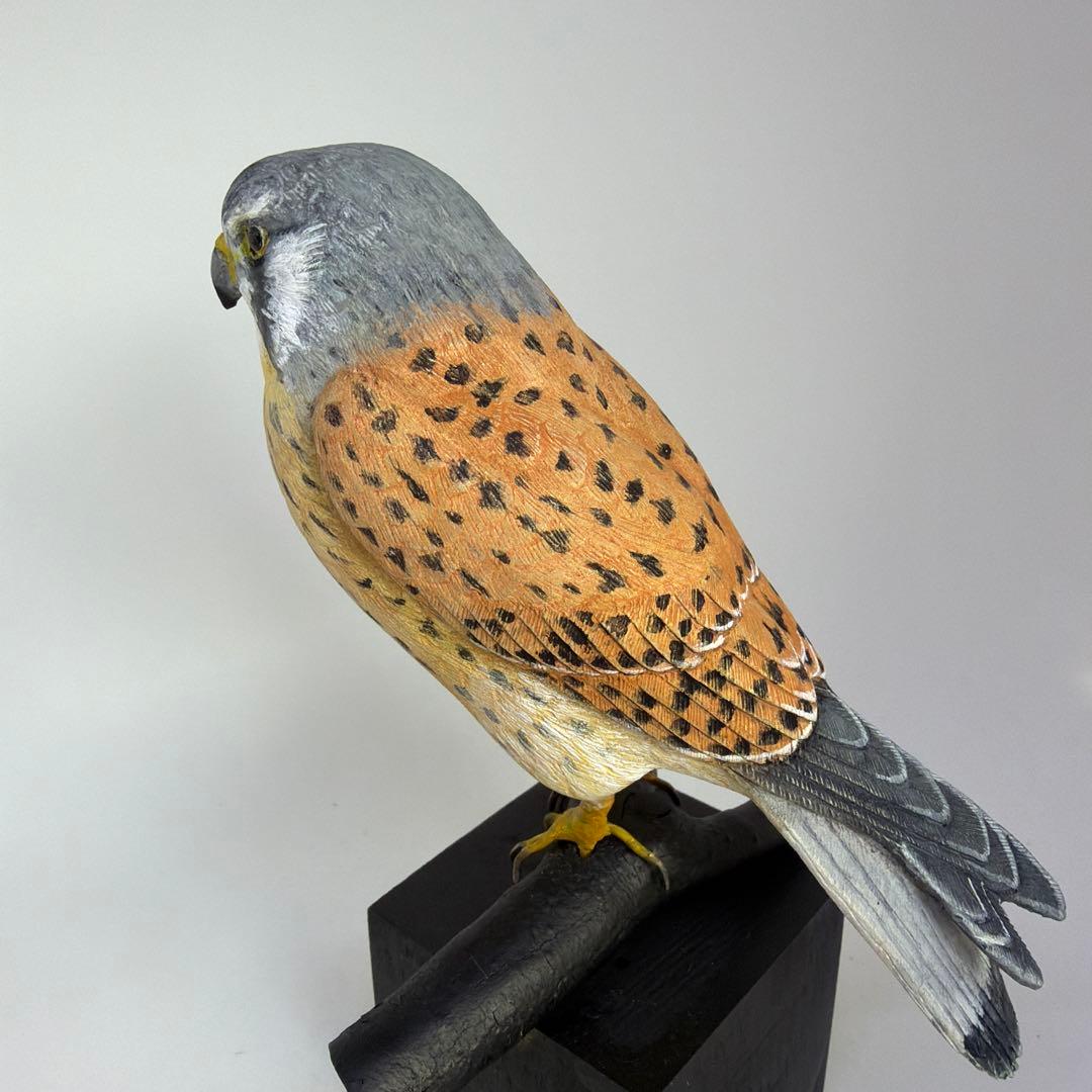 精密バードカービング　野鳥「チョウゲンボウ」　　木彫　ハンドメイド　彫刻　一点物