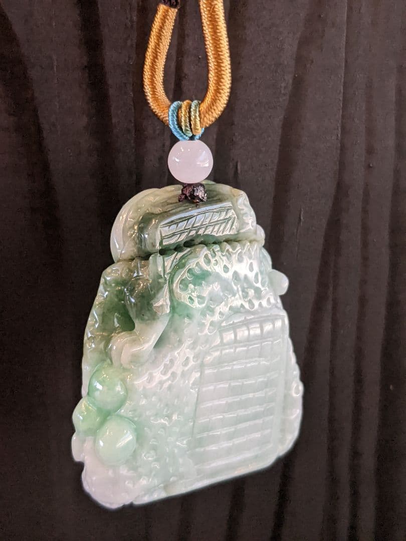 お守り本翡翠立体手彫りネックレス古代八種の神器レアコレクションジェイダイト