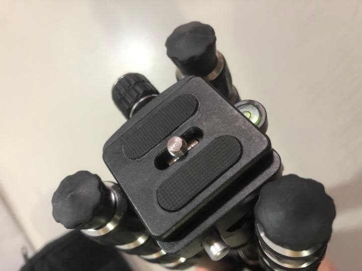 Amazonベーシック カメラ三脚 130cm 5段 自由雲台 カーボン