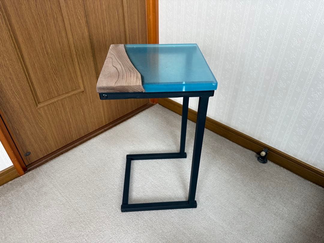 レジンテーブル【29.3×28.5×53.7】