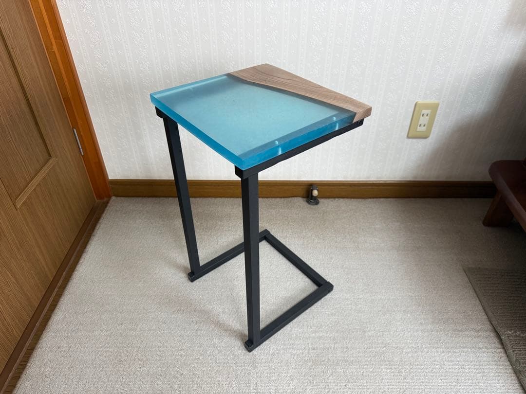 レジンテーブル【29.3×28.5×53.7】