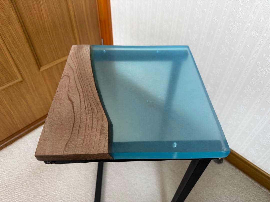 レジンテーブル【29.3×28.5×53.7】