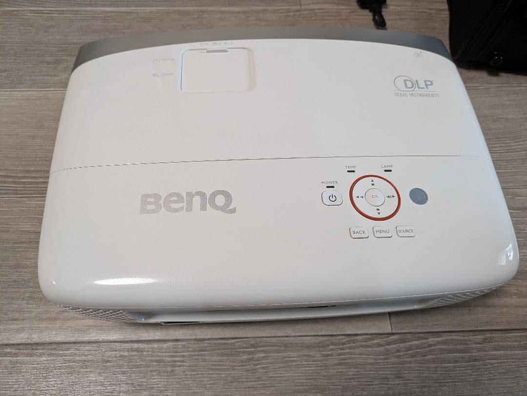 BenQ HT2150ST ホームプロジェクター