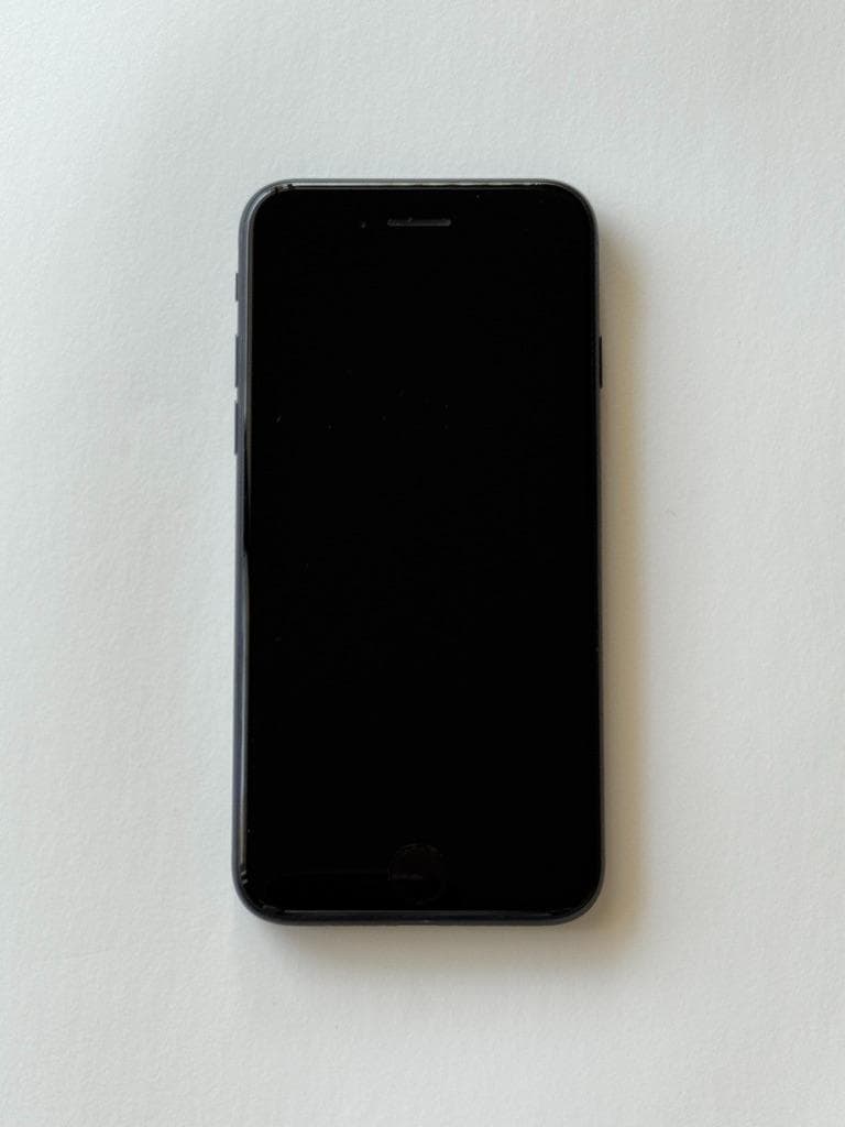 美品 iPhoneSE 第2世代 Black 64GB 81% SIMロックなし