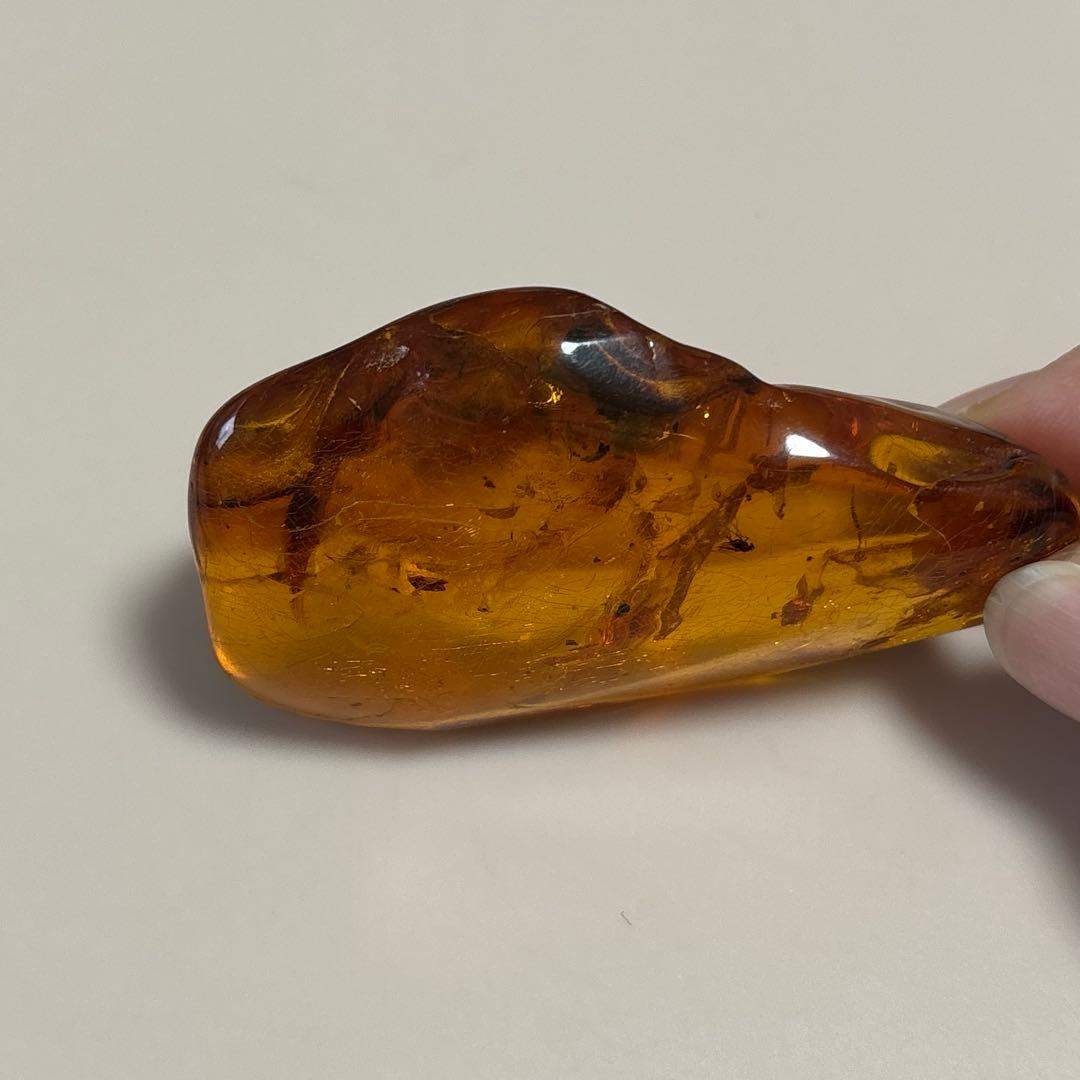 希少　大きいサイズ　虫入り琥珀　アンバー　天然樹脂　原石　22g