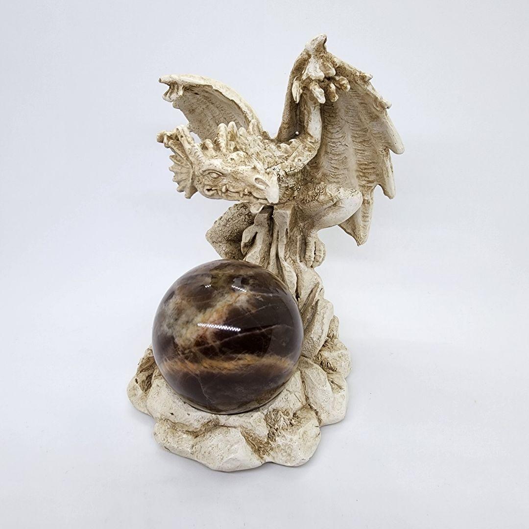 サンムーンストーンとドラゴンの台座