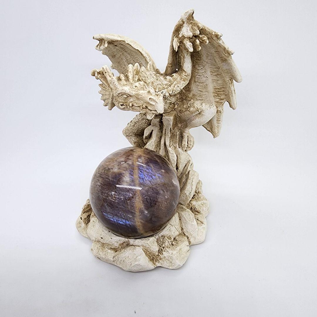 サンムーンストーンとドラゴンの台座