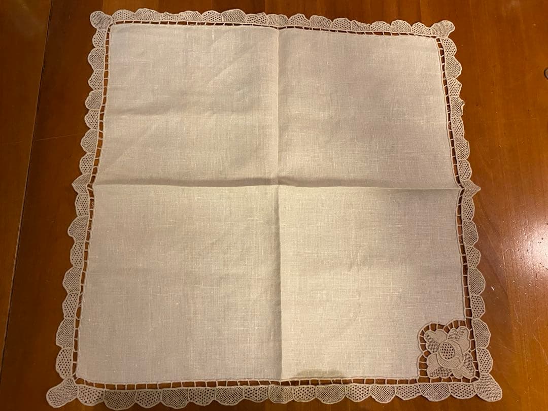 【新品/未使用】LINEN&SILK 花柄レーステーブルクロスとナプキン2セット