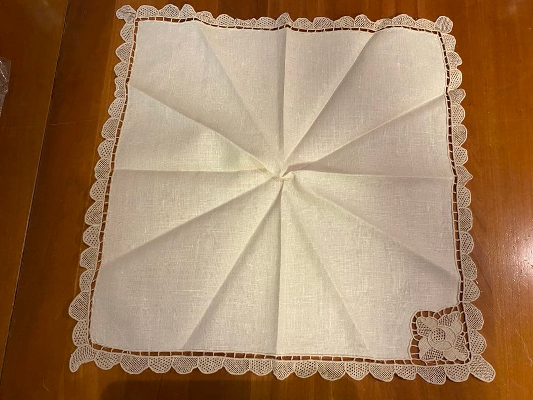 【新品/未使用】LINEN&SILK 花柄レーステーブルクロスとナプキン2セット